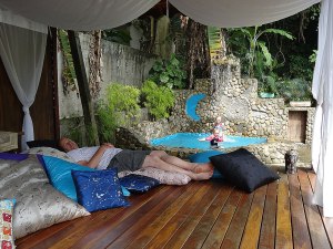 Pousada-Cauca-relaxing-and-swimming