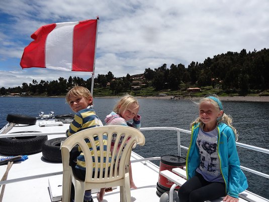 Arriving-on-amantani