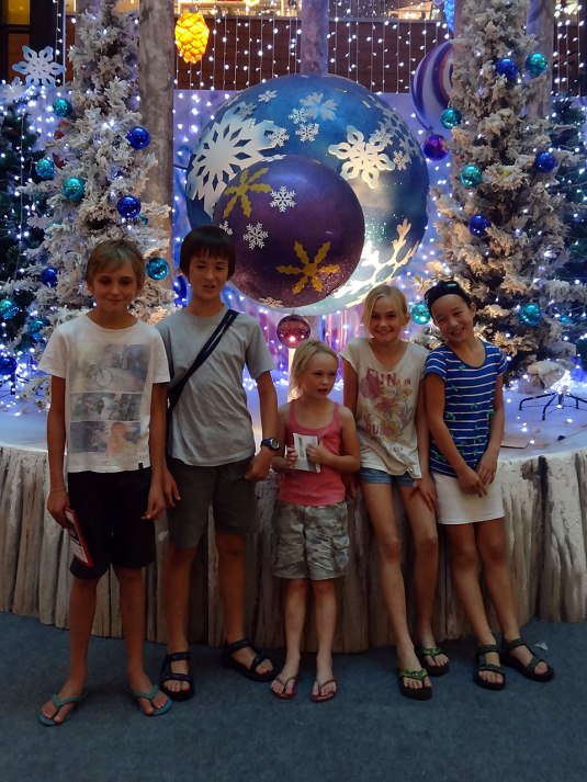 Enjoying the Christmas atmosphere in Penang with new friends! 